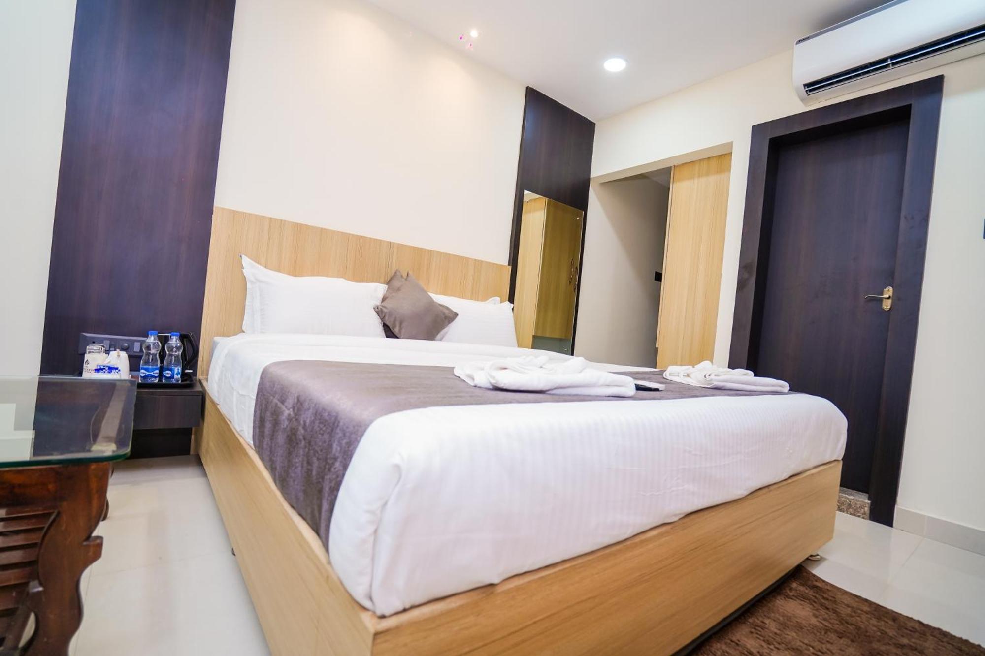 Hotel Middleton Nxt Bhubaneswar Exterior foto